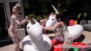 inflatable-wonderland-massacre_21.jpg